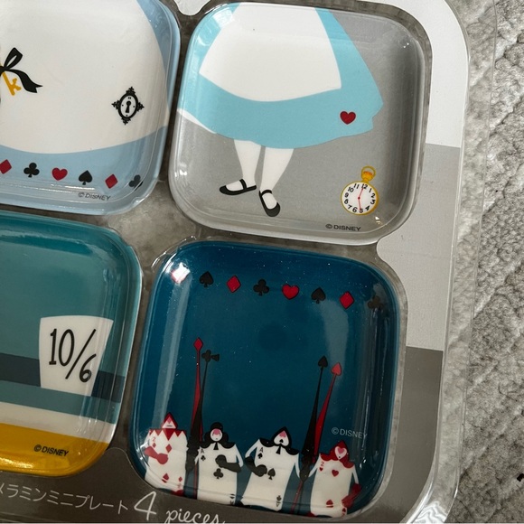 Skater Disney Alice in the Wonderland Small Dish, Melamine Mini Plate set of 4 - Picture 8 of 9